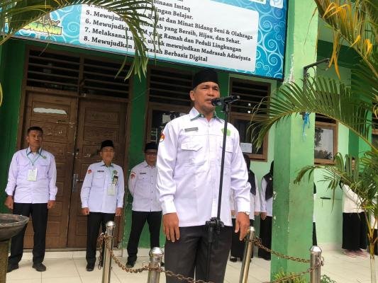 Kasi Mapenda Membuka ASAS Ganjil di MTsN 1 OKU